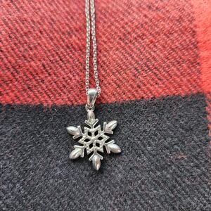 Elegant Silver Snowflake Pendant Necklace